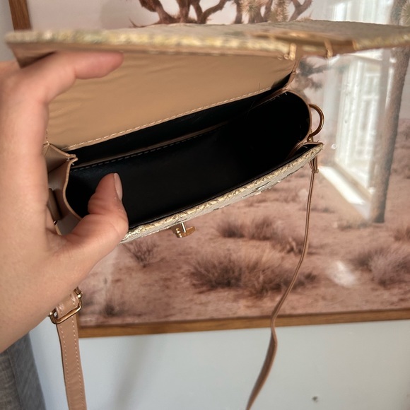 Spring Crossbody 🌼🌸 Bag - Picture 4 of 6